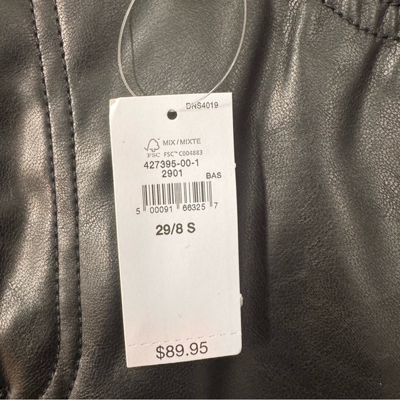 NWT GAP Mid Rise Vegan Leather Baby Boot Black Pants Size 29 Short - Picture 8 of 14
